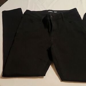 Size 10 Old Navy BLACK Rockstar Super Skinny High Rise full length pants